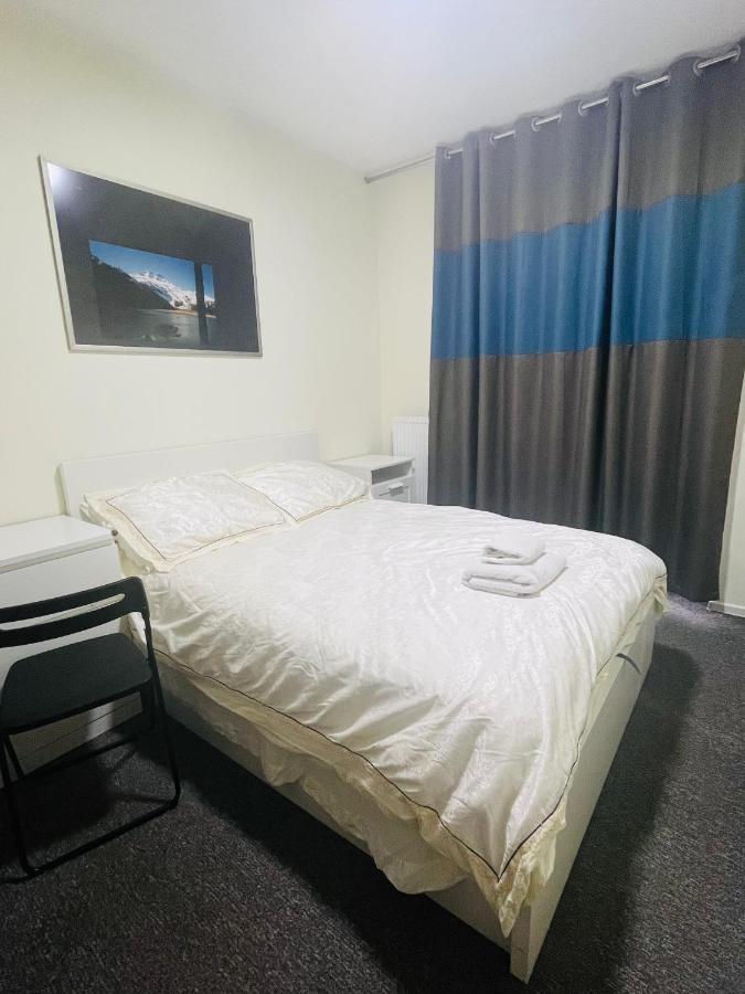 Near Airport Cybernetyki Inn Варшава Екстериор снимка