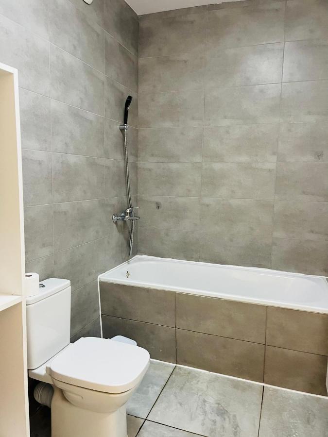 Near Airport Cybernetyki Inn Варшава Екстериор снимка