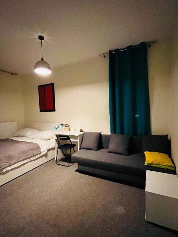 Near Airport Cybernetyki Inn Варшава Екстериор снимка