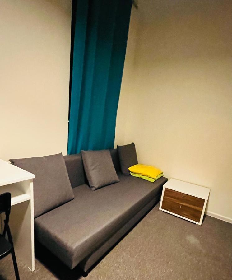 Near Airport Cybernetyki Inn Варшава Екстериор снимка